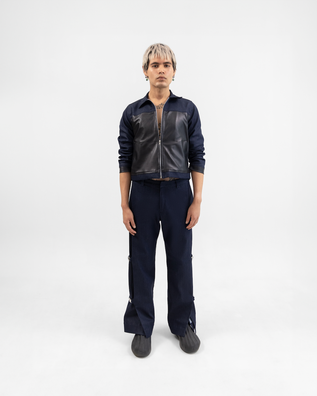Denim buckle pants